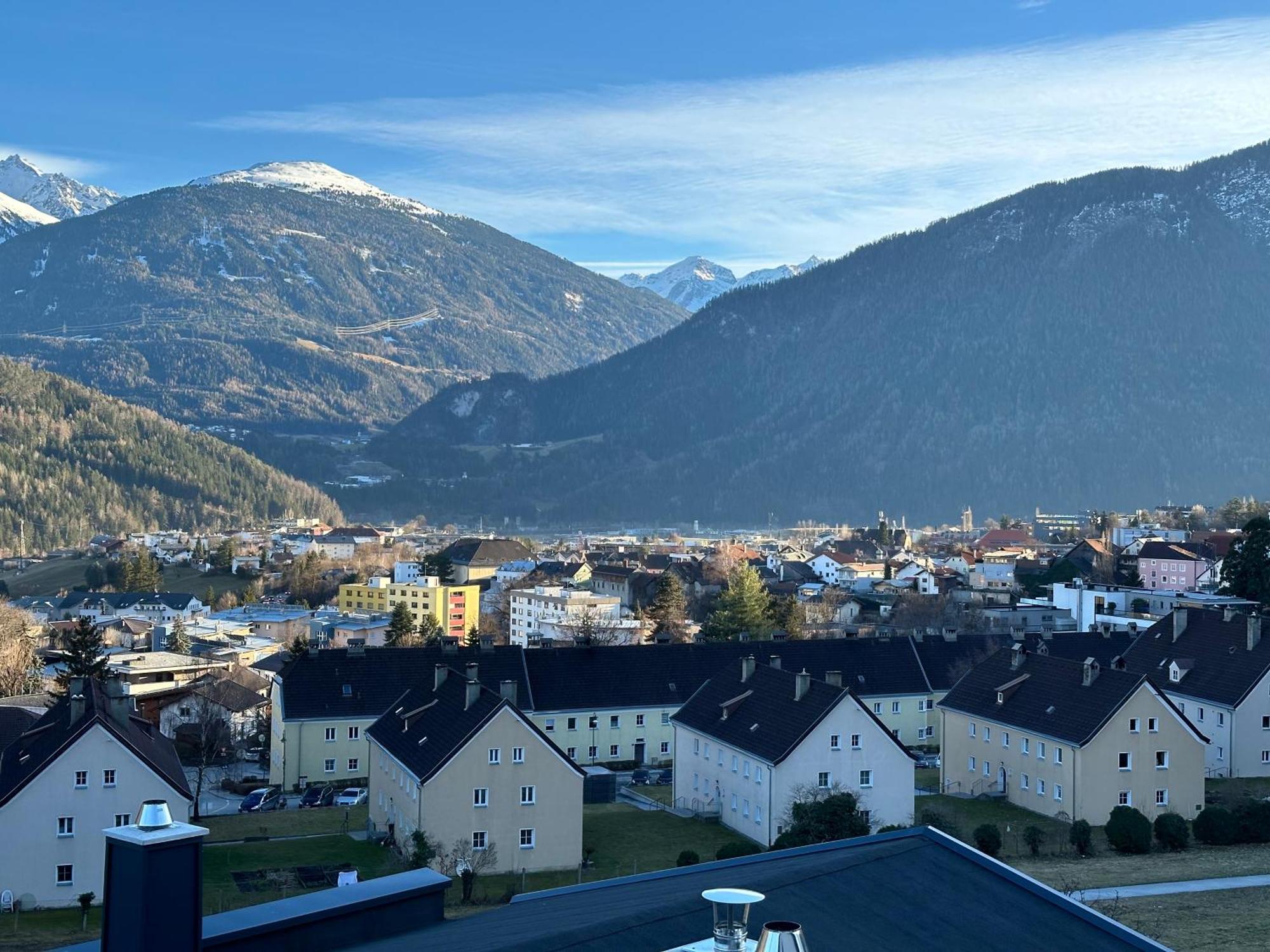 Geraeumiges Sonniges Apartment Mit Bergblick Imst Buitenkant foto